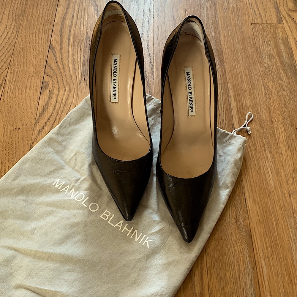 Classic Manolo Blahnik black pumps. In fantastic condition.